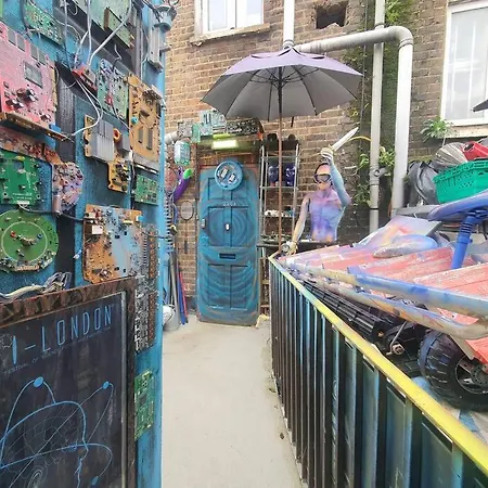 Cyber-Art Studio In Camden London Exterior photo